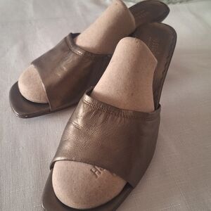 Leather Liz Claiborne Villager Gold 3" Heel Shoe Metallic Mule Size 9 🌟